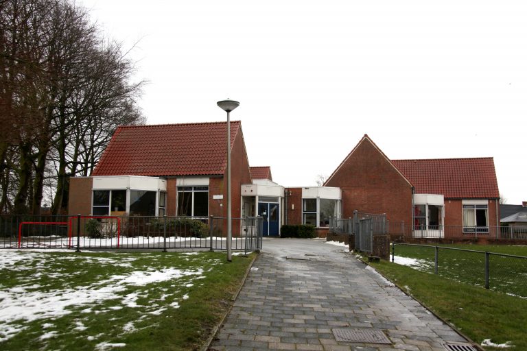 Feestelijke opening school in Kantens